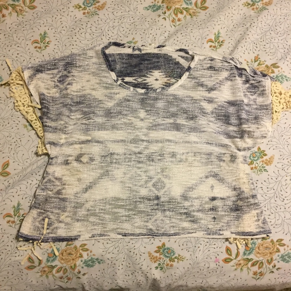 Patterned Top - Picture 3 of 4